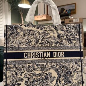 NWT Dior toile de jouy book tote size large. Fast ship.